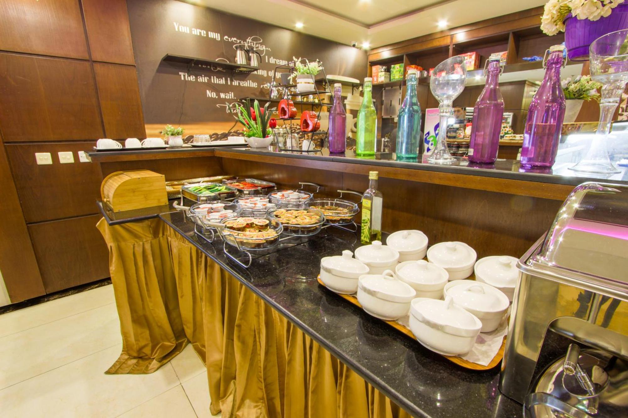 Swat Hotel Apartments Дамам Екстериор снимка